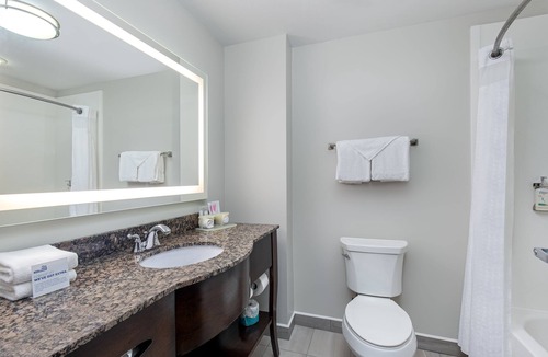 Cleveland Hotel | Holiday Inn Express Cleveland Northwest by IHG