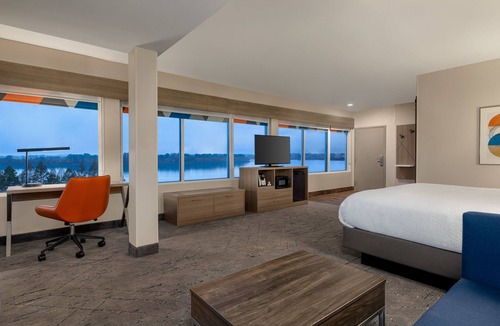 Evansville Hotel | Holiday Inn Express Evansville Downtown by IHG
