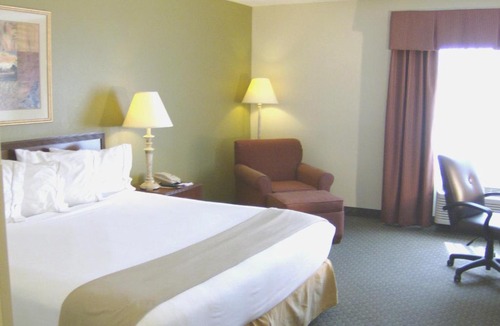 Evansville Hotel | Holiday Inn Express Evansville - West by IHG