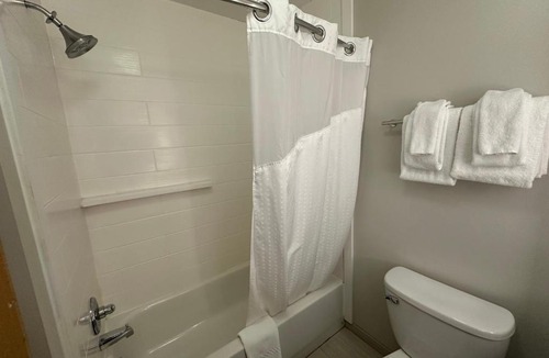 Chesterfield Hotel | Holiday Inn Express Hotel & Suites Chesterfield - Selfridge Area by IHG