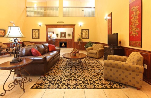 Clarksville Hotel | Holiday Inn Express Hotel & Suites Clarksville by IHG