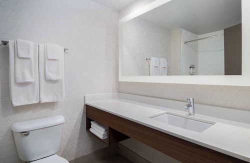 Bentonville Hotel | Holiday Inn Express Hotel & Suites Bentonville by IHG