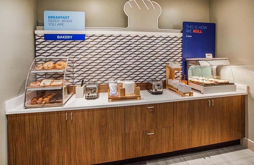 Greensboro Hotel | Holiday Inn Express Hotel & Suites Greensboro - Airport Area by IHG