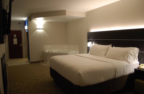 Kingsport Hotel | Holiday Inn Express Hotel and Suites Kingsport by IHG