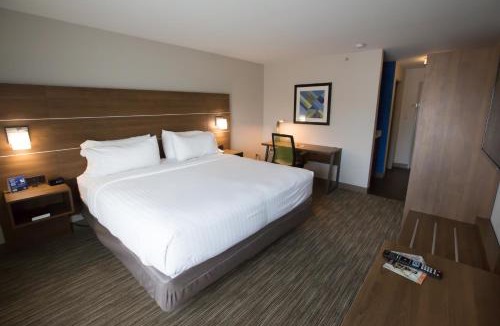Madison Hotel | Holiday Inn Express Hotel & Suites Madison by IHG