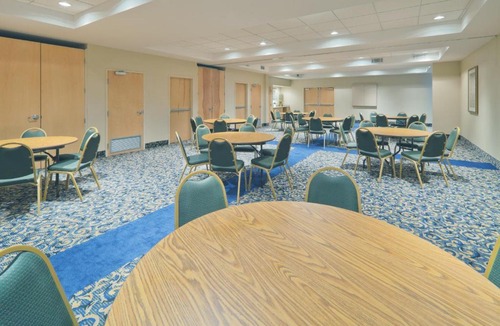 Southwind Hotel | Holiday Inn Express Hotel & Suites Memphis Southwind by IHG