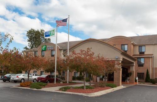 Canton Hotel | Holiday Inn Express Hotel & Suites Canton by IHG