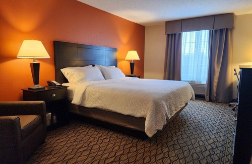 Cadillac Hotel | Holiday Inn Express Hotel & Suites Cadillac by IHG