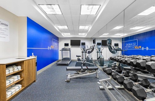 Charlotte Hotel | Holiday Inn Express Hotel & Suites Charlotte by IHG