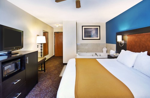 Mackinaw City Hotel | Holiday Inn Express Mackinaw City by IHG