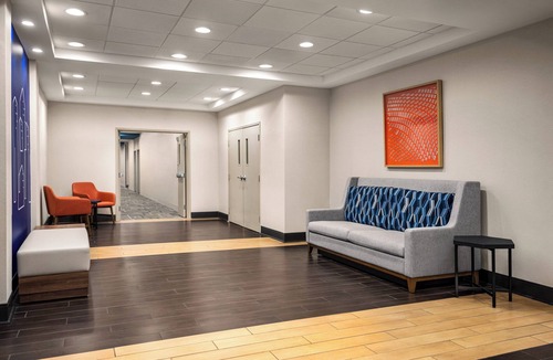 McDonough Hotel | Holiday Inn Express McDonough by IHG