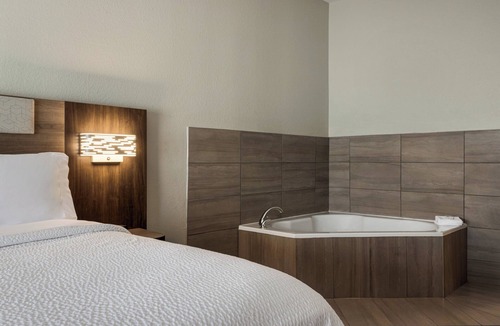 Forrest City Hotel | Holiday Inn Express & Suites Forrest City by IHG