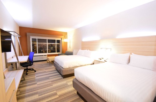 Perrysburg Hotel | Holiday Inn Express & Suites Toledo South - Perrysburg by IHG