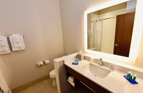 Perryville Hotel | Holiday Inn Express & Suites Perryville by IHG