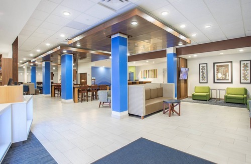 Versailles Hotel | Holiday Inn Express & Suites Lexington W - Versailles by IHG