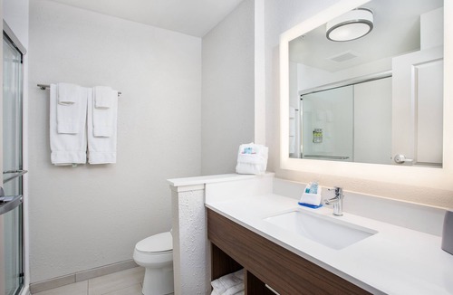 Versailles Hotel | Holiday Inn Express & Suites Lexington W - Versailles by IHG