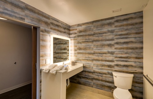 Wilmore Hotel | Holiday Inn Express & Suites Charlotte - South End by IHG