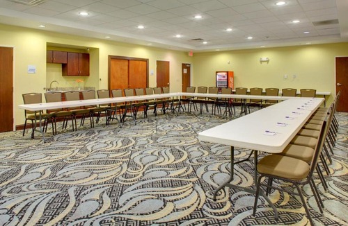 Cross Lanes Hotel | Holiday Inn Express & Suites Cross Lanes by IHG