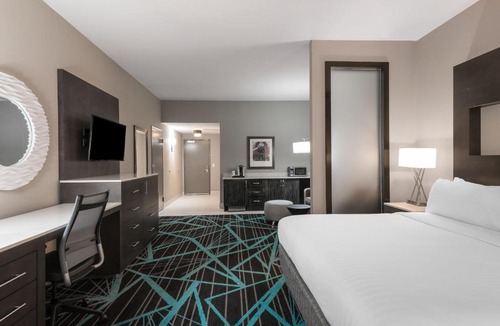Toddville Road Hotel | Holiday Inn Express & Suites - Charlotte Airport by IHG