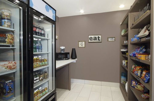 Columbus Hotel | Holiday Inn Express & Suites Columbus North by IHG