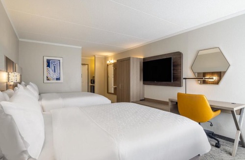 Greensboro Hotel | Holiday Inn Express & Suites Greensboro - I-40 atWendover by IHG