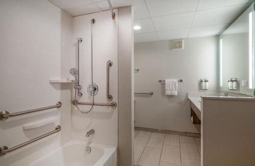 Greensboro Hotel | Holiday Inn Express & Suites Greensboro - I-40 atWendover by IHG