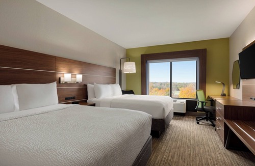 Lexington Hotel | Holiday Inn Express & Suites Lexington NW-The Vineyard by IHG