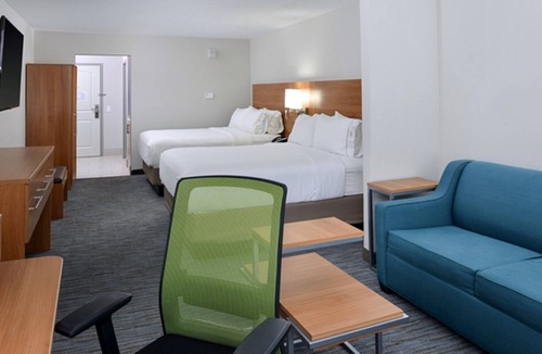 Lexington Hotel | Holiday Inn Express & Suites Lexington Midtown - I-75 by IHG