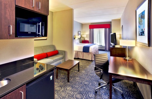 Oak Ridge Hotel | Holiday Inn Express & Suites Oak Ridge by IHG