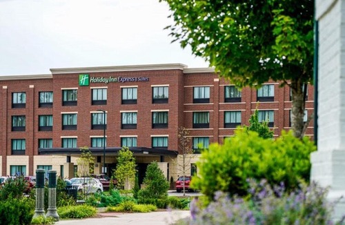 Franklin Hotel | Holiday Inn Express & Suites Franklin - Berry Farms by IHG
