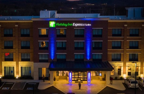 Franklin Hotel | Holiday Inn Express & Suites Franklin - Berry Farms by IHG