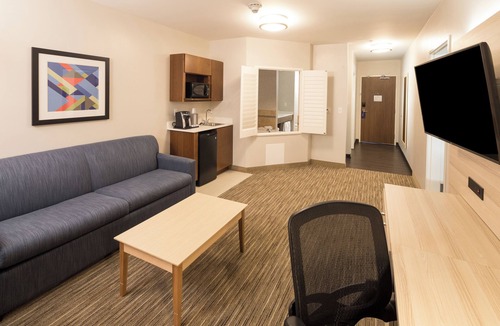 Gaylord Hotel | Holiday Inn Express & Suites Gaylord by IHG