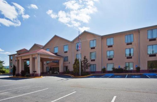 Hiawassee Hotel | Holiday Inn Express & Suites Hiawassee by IHG