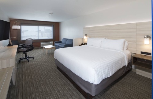 Auburn Hotel | Holiday Inn Express & Suites Auburn by IHG