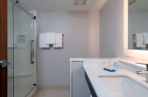 Downtown Tulsa Hotel | Holiday Inn Express & Suites Tulsa Downtown by IHG