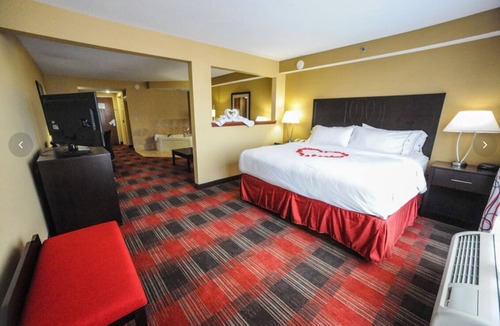 Bowling Green Hotel | Holiday Inn Express Hotel & Suites Bowling Green by IHG