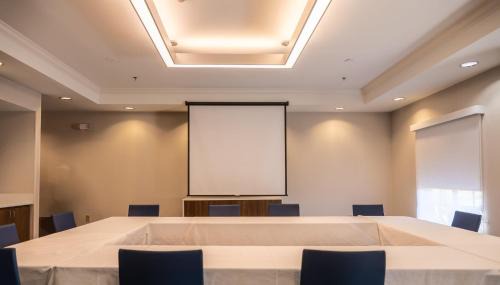 Vicksburg Hotel | Holiday Inn Express Vicksburg by IHG