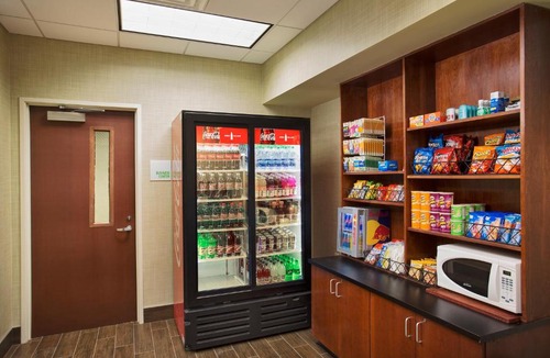 East Paris Hotel | Holiday Inn Grand Rapids-Airport by IHG