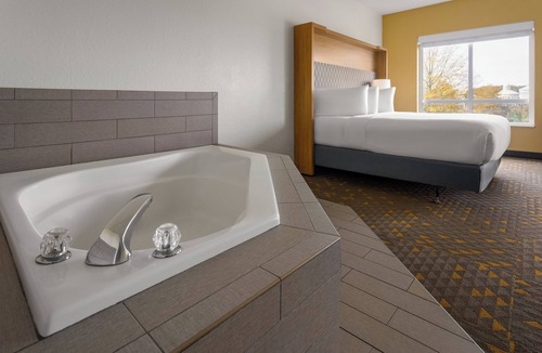 Pearl Hotel | Holiday Inn Jackson Southeast - Pearl by IHG