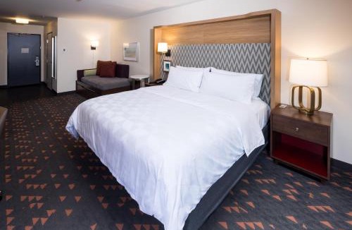 Kalamazoo Hotel | Holiday Inn & Suites Kalamazoo West