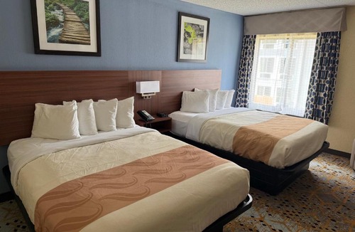 Summerlee Hotel | Holiday Lodge Hotel and Conference Center