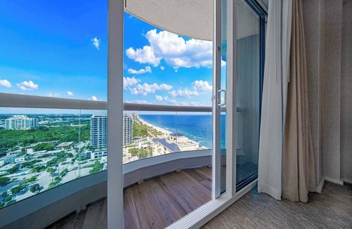 Central Beach Apartment | Holiday Waves: Oceanview Charm at Central Beach