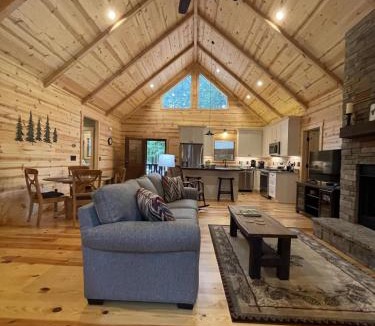Ellijay House | Hollow Tree Hideaway Coosawattee River Resort - FREE ticket for each night of your stay