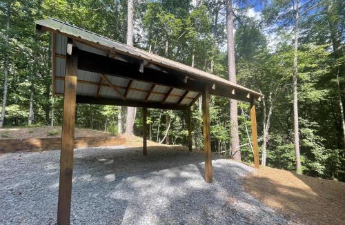 Ellijay House | Hollow Tree Hideaway Coosawattee River Resort - FREE ticket for each night of your stay