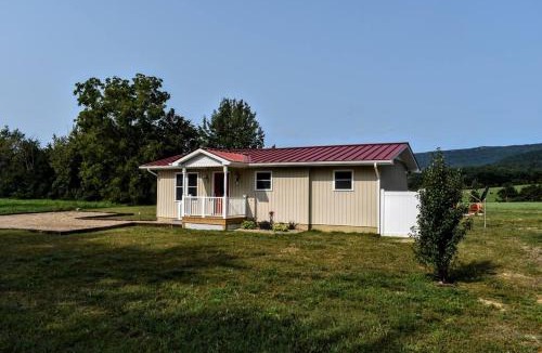 Luray House | Holly Tree Retreat Located In Beautiful Luray, VA.