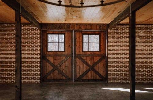 Knoxville House | Holston Springs Lodge and Venue