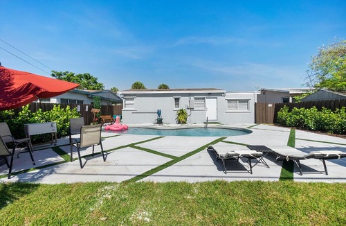 North Andrews Gardens House | Home away from home mins to the Beaach/ POOL