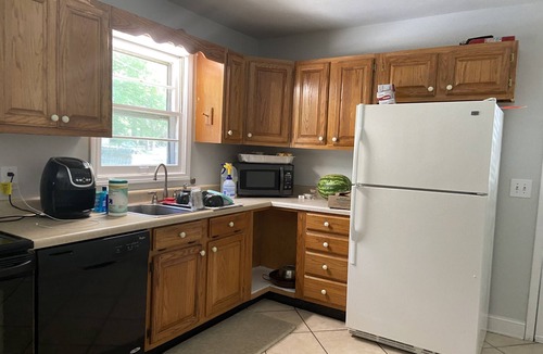 Oxford House | Home Away From Home-1.5 Miles to Square & 2 Mile From Campus