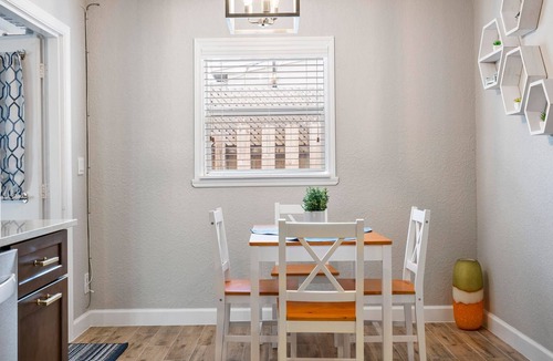 North Andrews Gardens House | *Home away from home 2BD 1Bath mins to the BEACH!