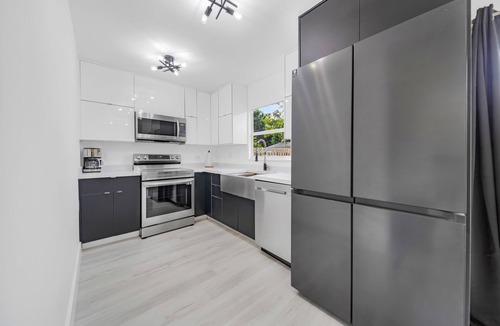 Edgewood House | Home In Fort Lauderdale 3 Bedrooms & private pool!